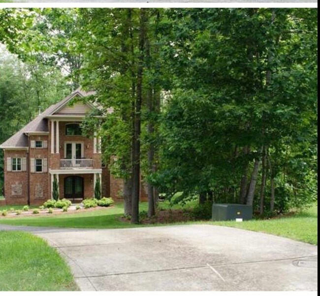 Foto del edificio - 5029 Ardenwoods Dr