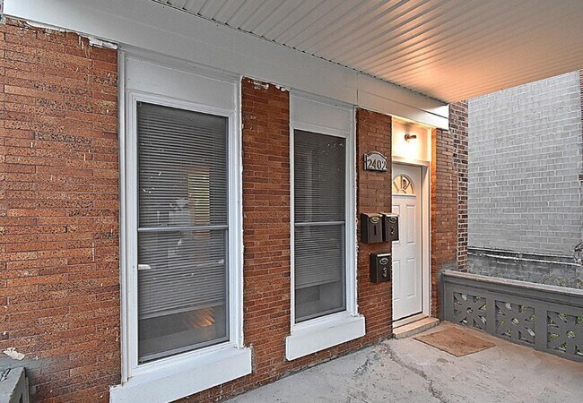 Building Photo - 2402 Lakeview Ave