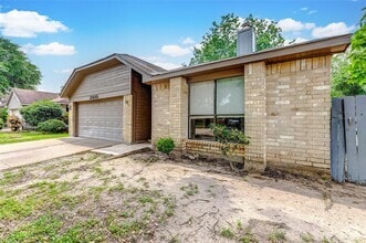 Building Photo - 2010 Hickory Glen Dr