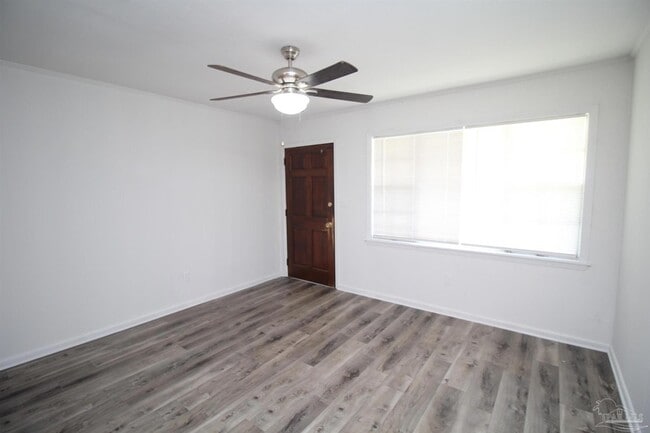 Building Photo - 404 Ladybird Ln