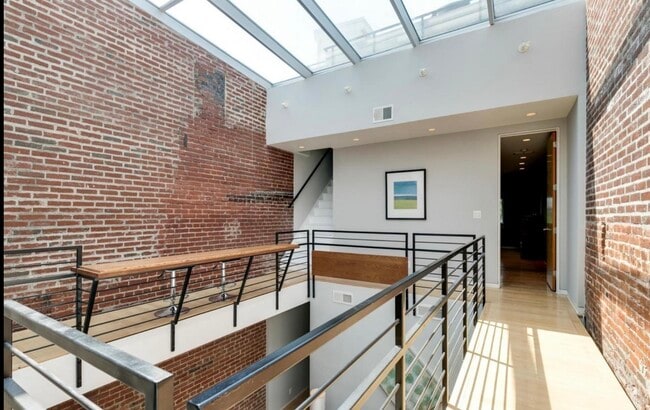 Building Photo - 1207 Lamont St NW