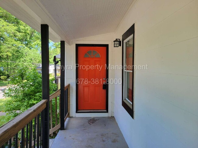 Photo - Charming 2 Bedroom Duplex Unit in Atlanta! Apartment