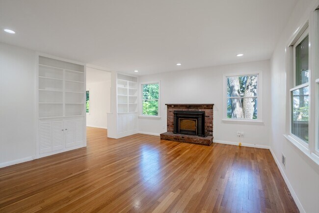 Foto del edificio - 324 Nashoba Rd
