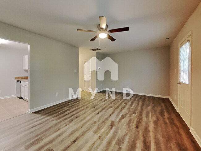Foto del edificio - 548 Rose Ln