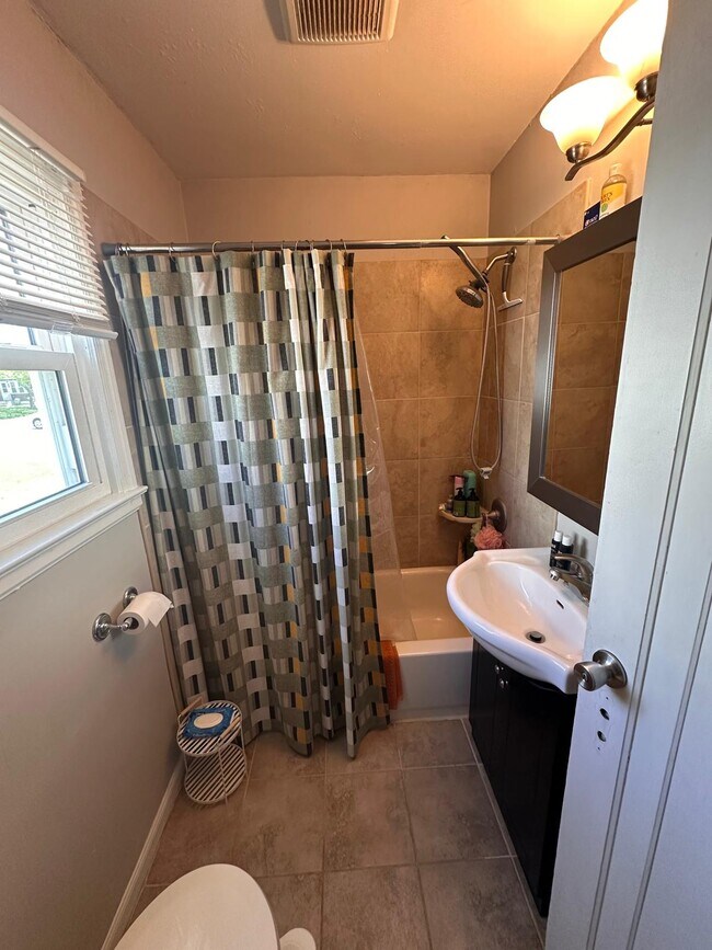 Foto del edificio - 707 11th Ave NE
