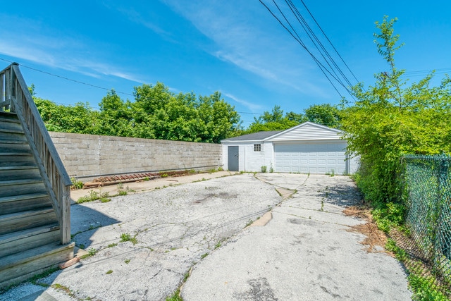 Building Photo - 4019 N Tripp Ave