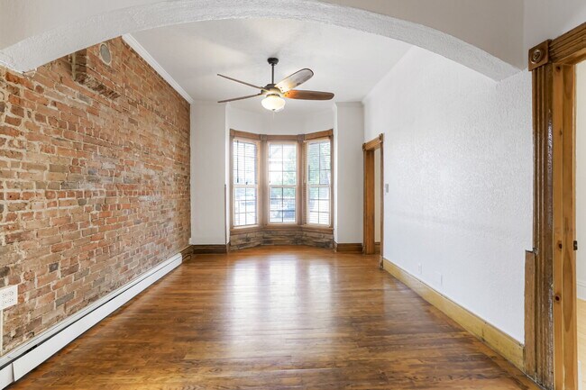 Foto del edificio - Historic 2 Bed / 1 Bath Townhome near Down...
