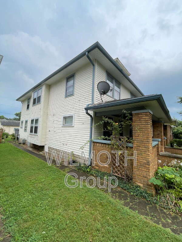 Foto del edificio - 815 N Riley Ave