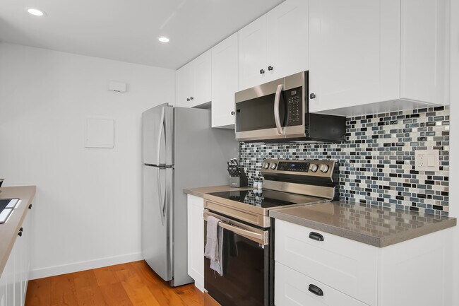 Building Photo - 4545 Aragon Dr