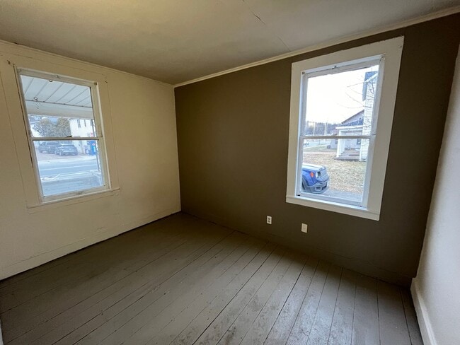 Building Photo - 901 Townline Rd