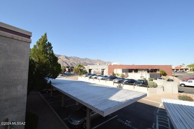 Building Photo - 5500 N Valley View Rd