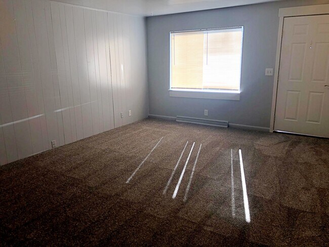 Building Photo - 736 W Depot St