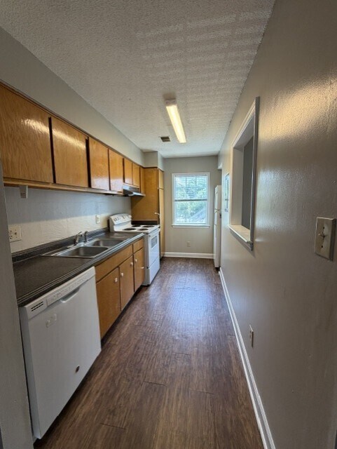 Building Photo - 2504-205 Avent Ferry Rd