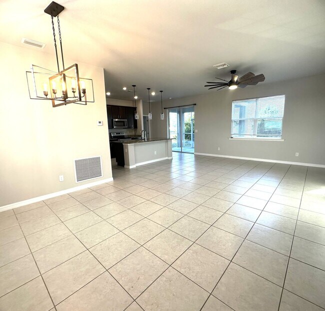 Foto del edificio - Available Mid April!! NW CAPE CORAL 3 BEDROOM 2 BATHROOM 2 CAR GARGAGE