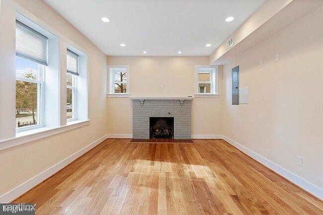 Foto del edificio - 1706 Otis St NE
