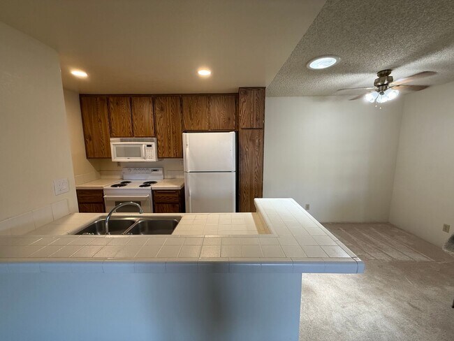 Foto del edificio - Spacious 1 Bedroom, 1 Bath Condo with Vaul...
