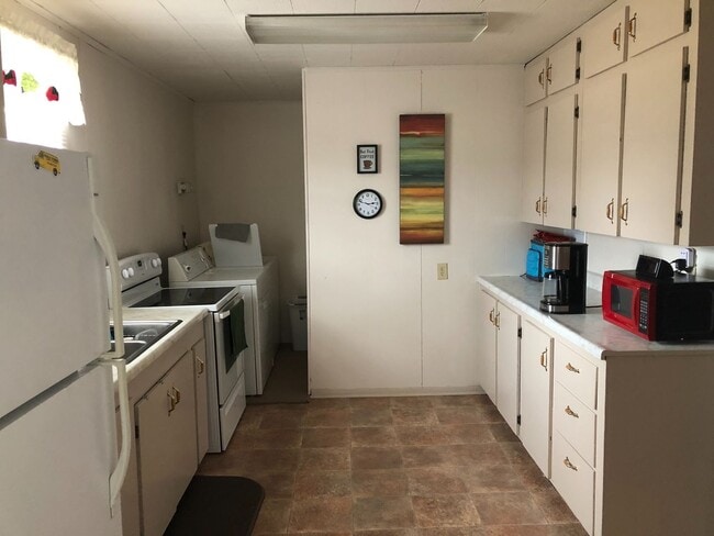 Building Photo - $849 - 2 bed 1 bath - Single Family Home