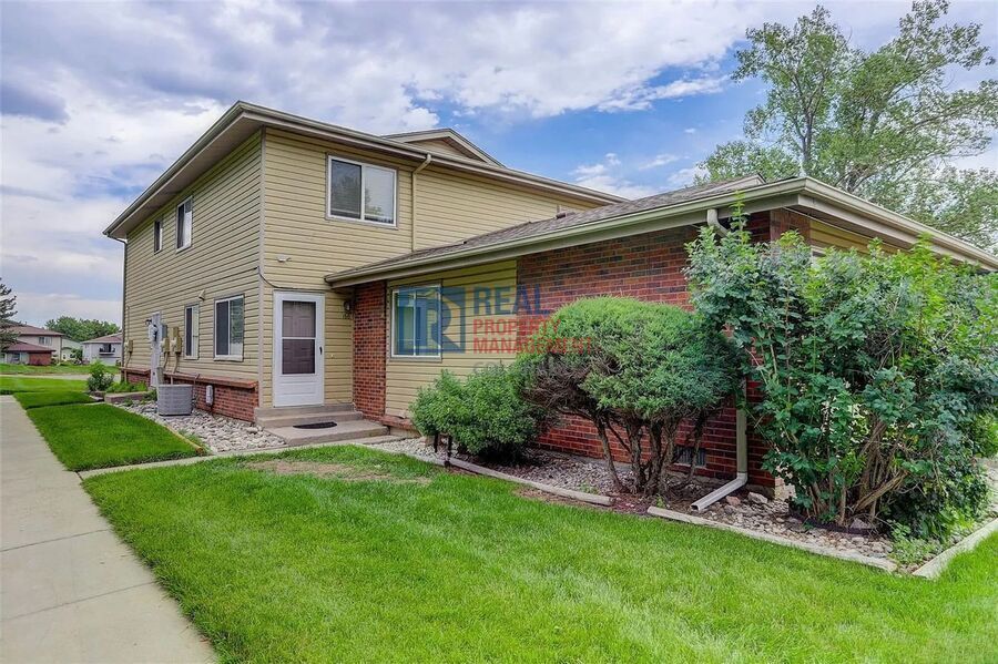 Foto principal - 3355 S Flower St