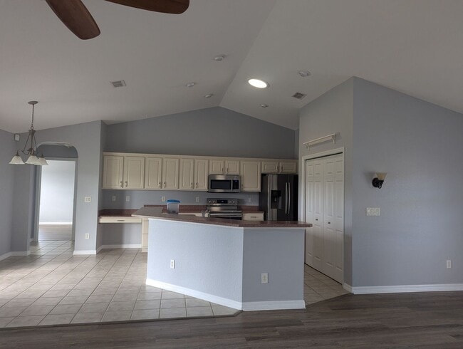 Building Photo - Stonecrest Golfing Community