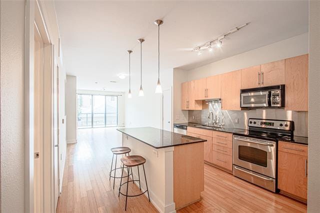 Foto del edificio - 4333 Gilbert Ave