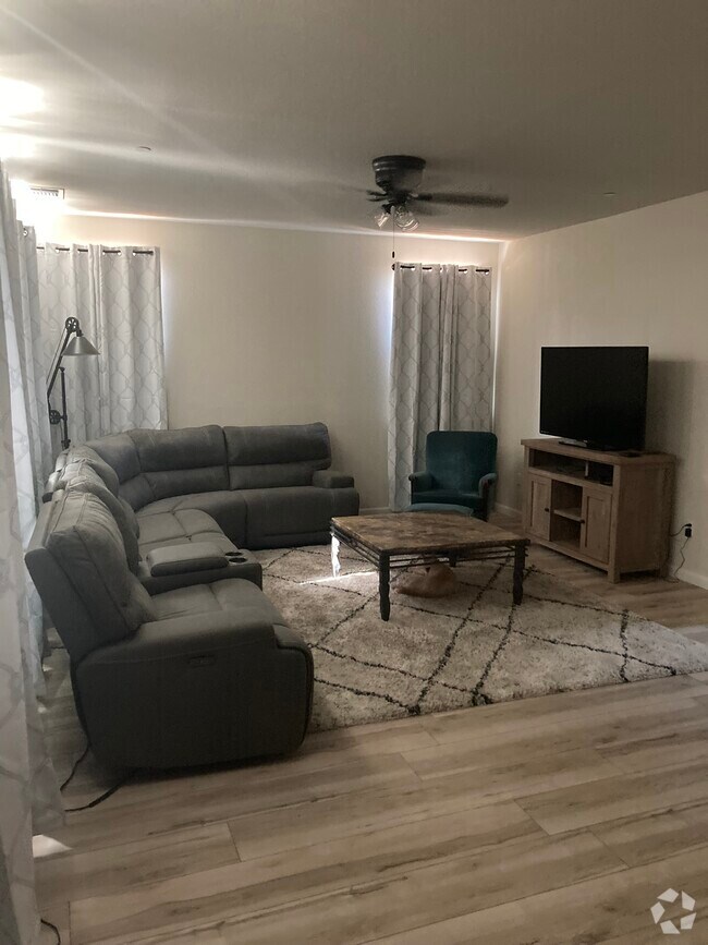 Vintage Faire Village Apartments under 2,500 Modesto, CA 1 Rentals