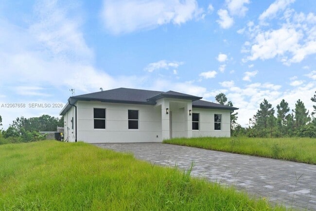 Building Photo - 710 Peacock Ave