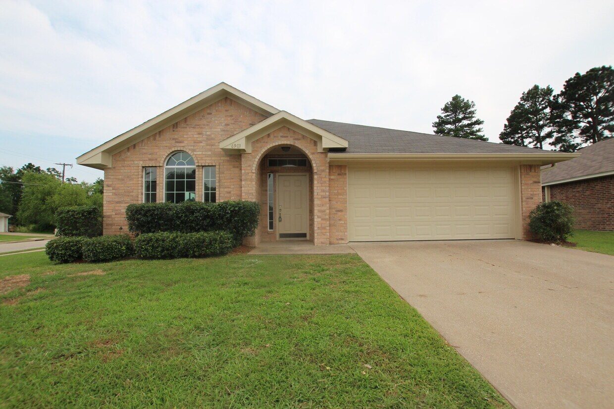 Foto principal - Stunning 4 Bedroom Remodel in Flint! Comin...