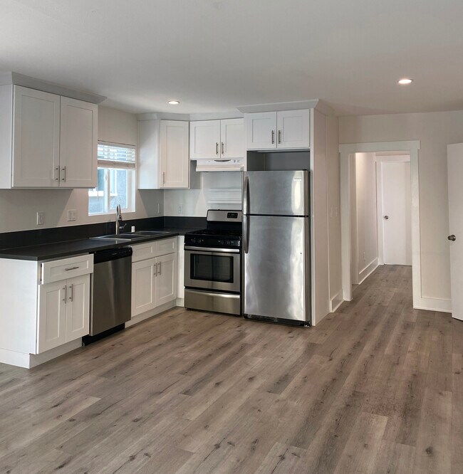kitchen open floor plan - 5528 Franklin Ave