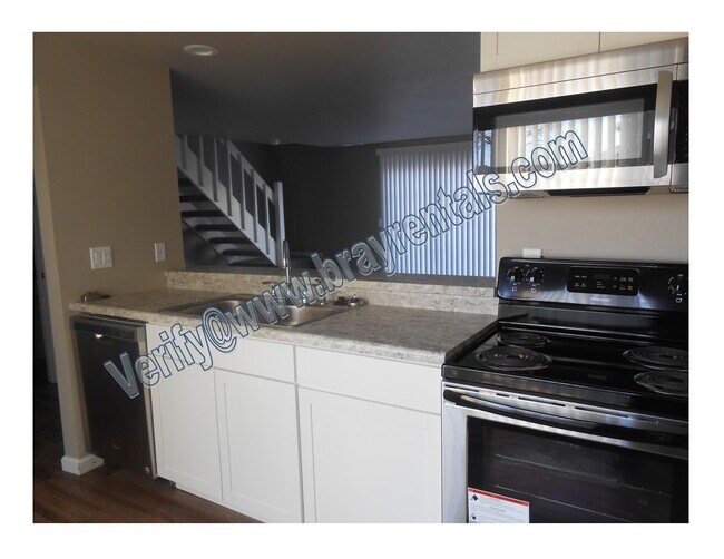 Building Photo - 590 W Indian Creek Dr