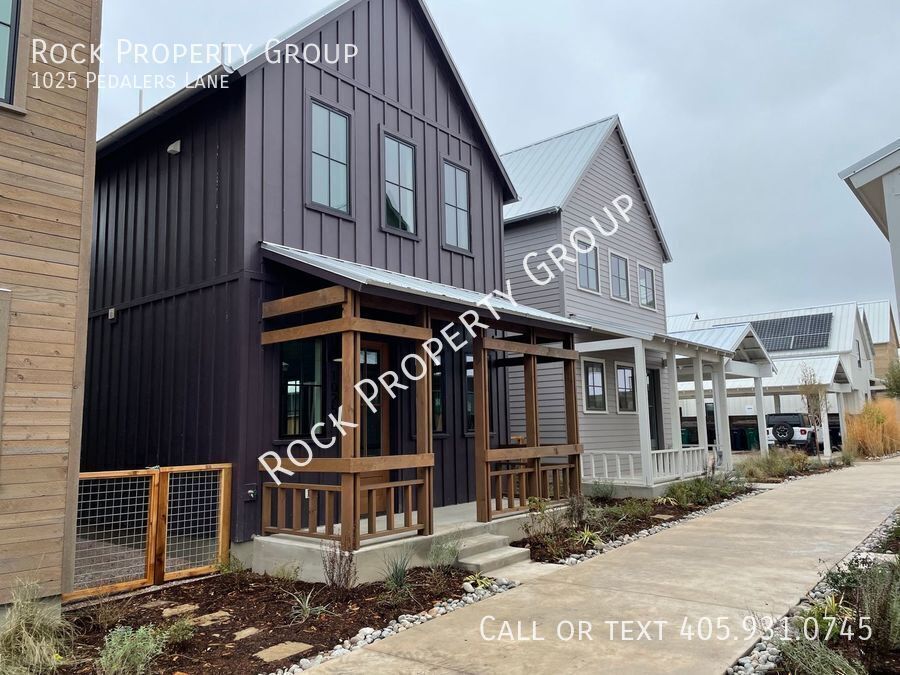 Foto principal - 1025 Pedalers Ln
