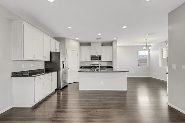 Building Photo - Beautiful 3 Bedroom home in Mountains Edge
