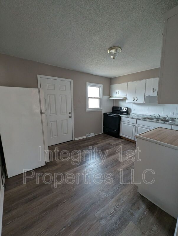 2218 Girard Ave, Leavenworth, KS 66048 House Rental in Leavenworth