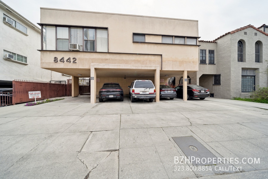 Primary Photo - 8441 Blackburn Ave