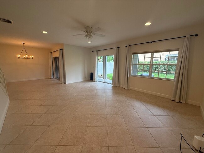 Building Photo - 114 Owl Pointe Cir