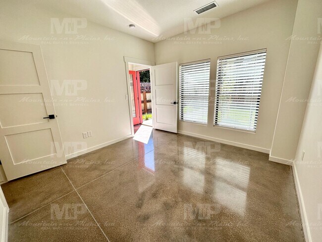 Foto del edificio - 301 Parker St