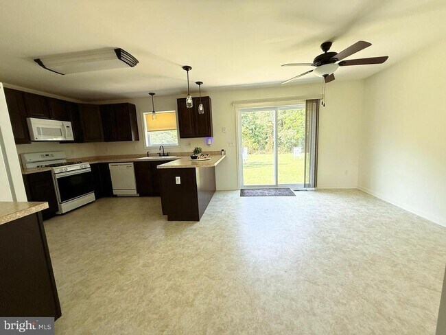 Foto del edificio - 14500 Cherry Ln