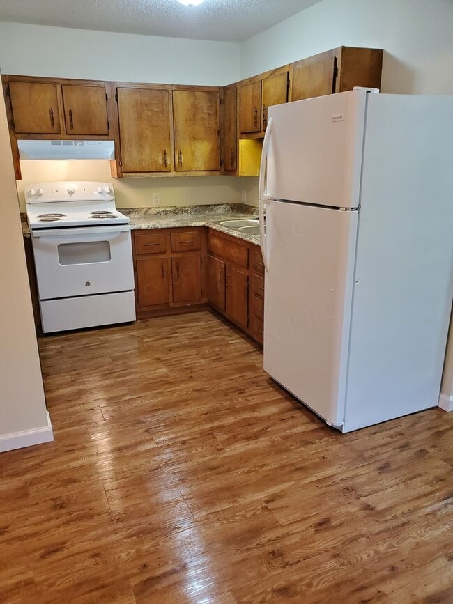 Building Photo - Greenville Apartments
