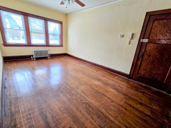 Foto del edificio - 1013 E Center St