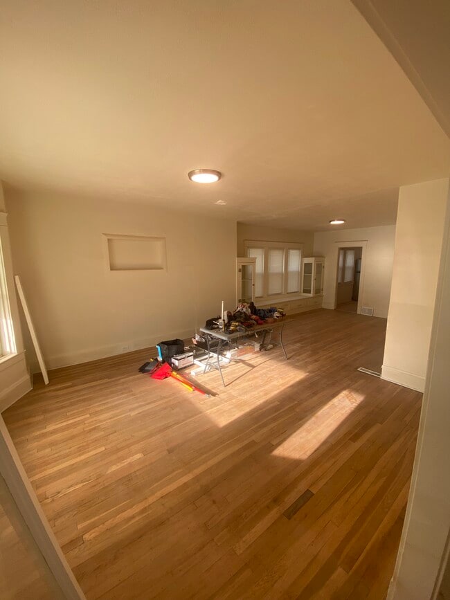 Building Photo - 1323 W 102nd St