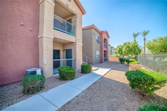Building Photo - 8000 W Badura Ave
