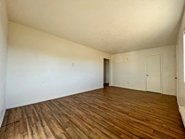 Foto del edificio - 2bed 1bath duplex with fenced yard