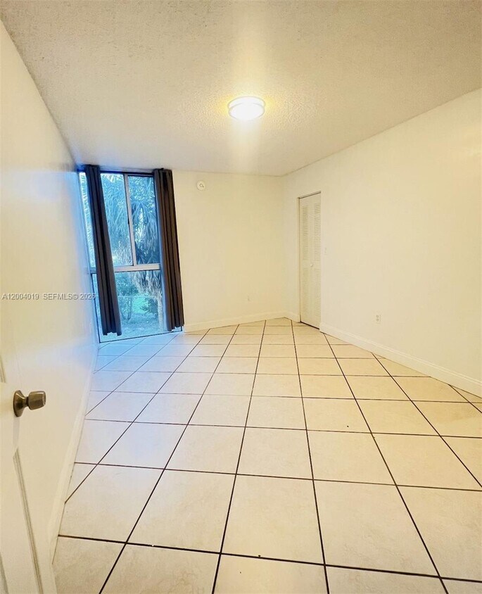 Foto del edificio - 7075 NW 186th St