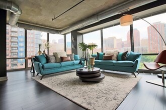 Building Photo - 908 S Clark St