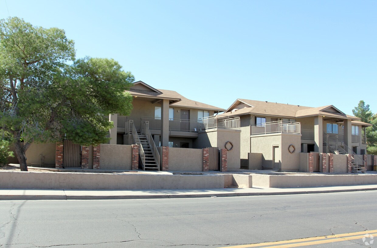 Primary Photo - 1815 W 8th Ave