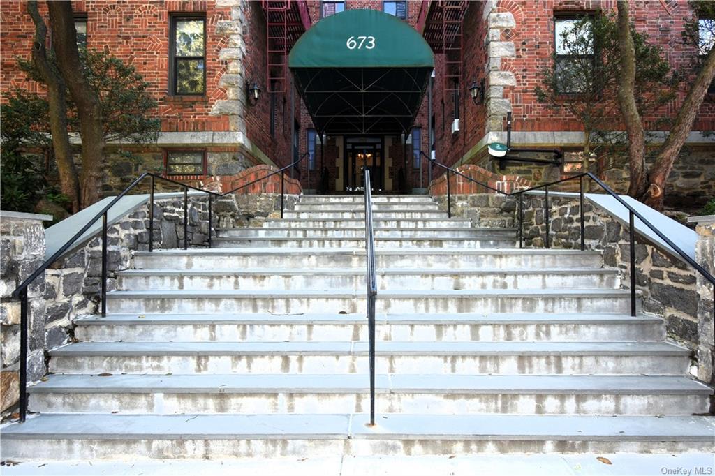 Foto principal - 673 Locust St