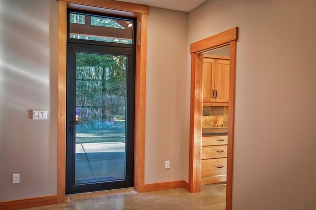 Building Photo - Private, Custom Home in Greenbank!