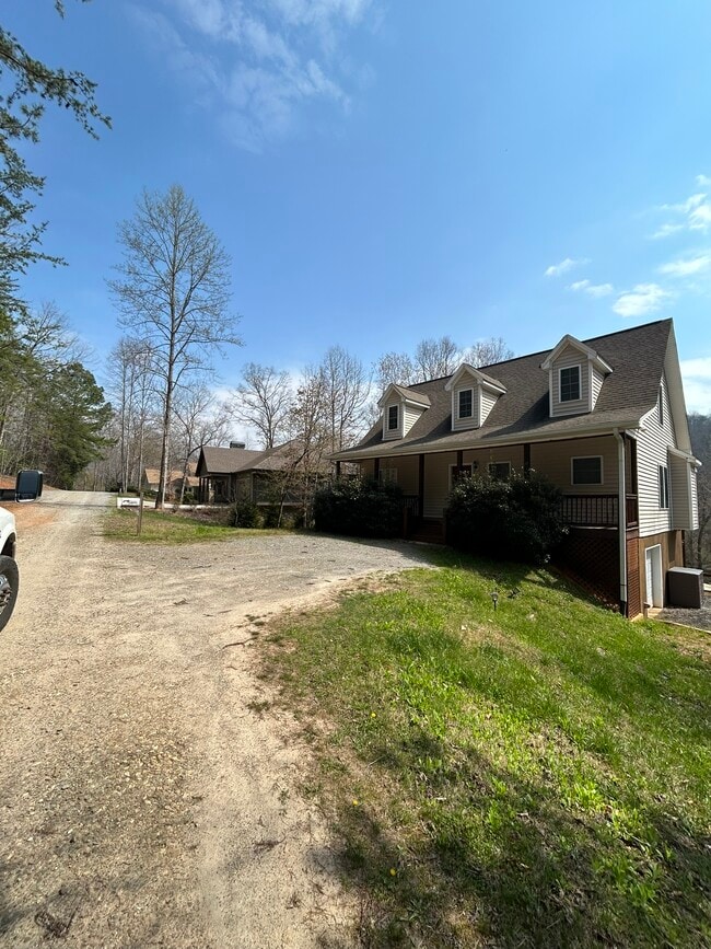 Building Photo - 2615 Rolling River Dr