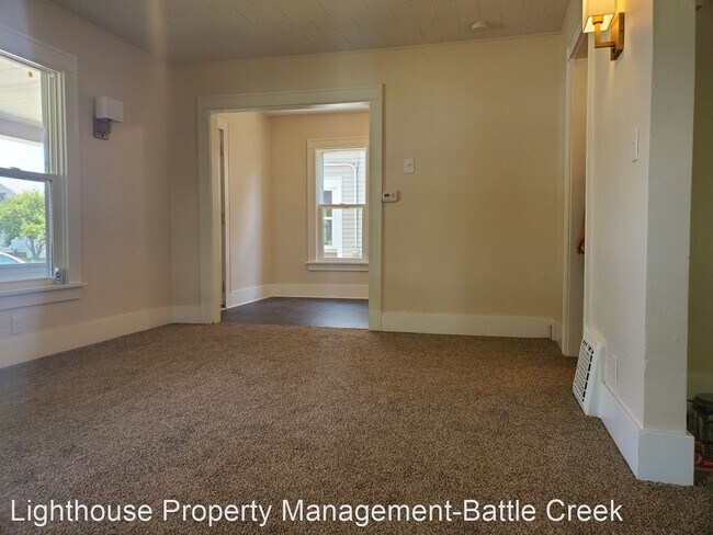 Foto del edificio - 4 br, 1.5 bath House - 359 Lakeview Avenue