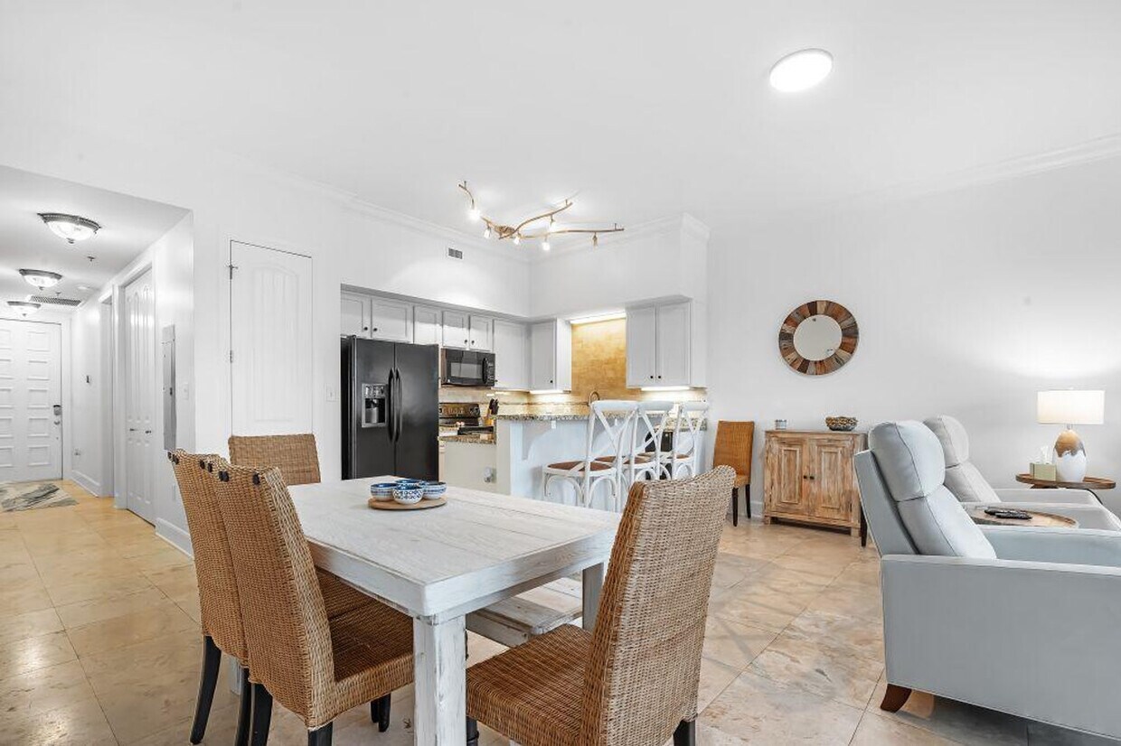 Foto principal - 13928 River Rd