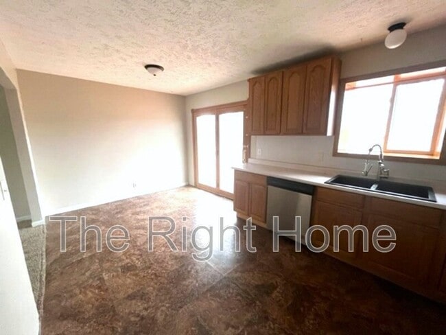 Building Photo - 23607 Walnut Cir